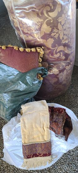 King Complete Bed Set,6 Matching Bed Pillow Matching , Towls,curtains 