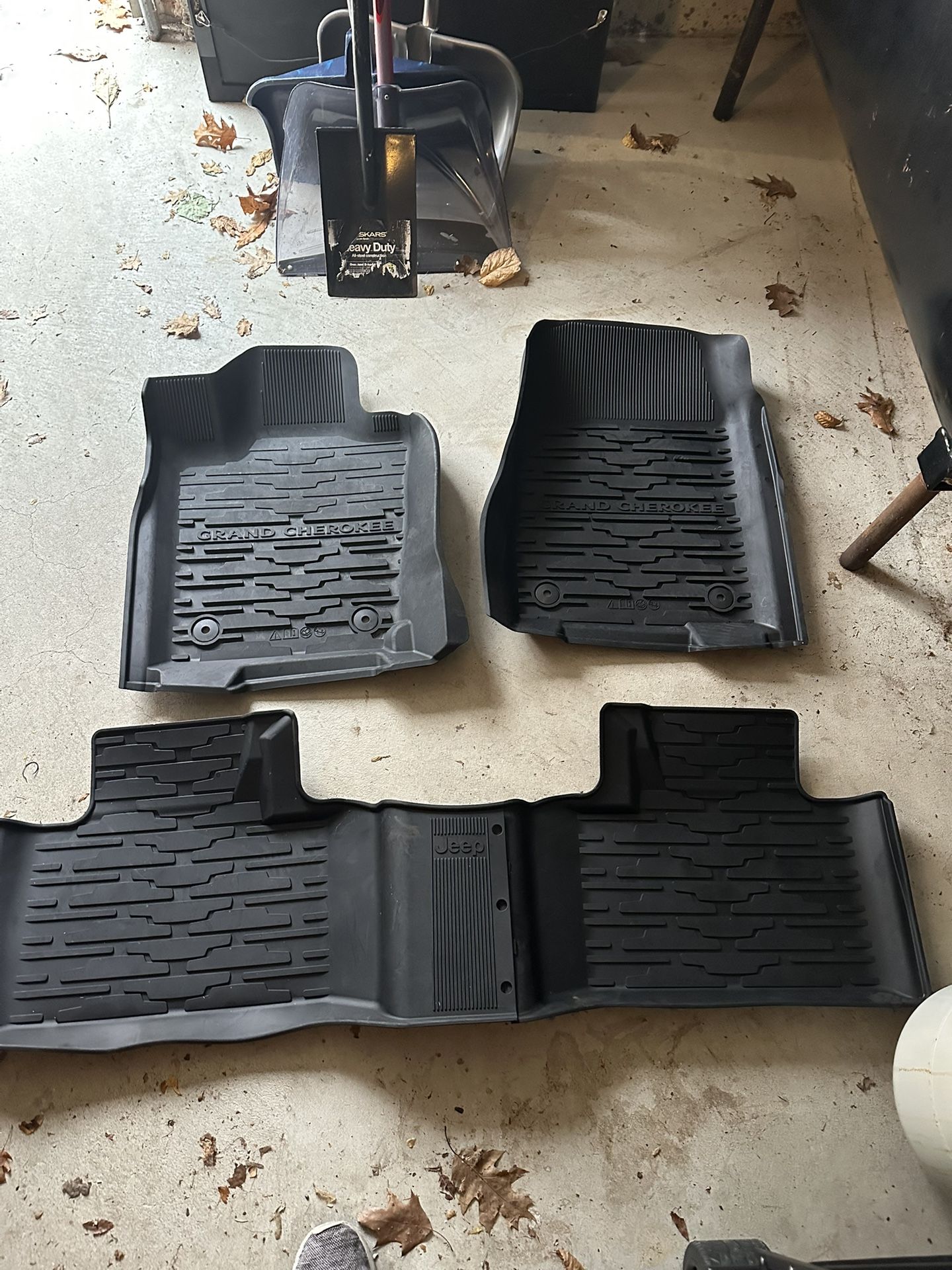 OEM molded Floor Liners For Jeep Grand Cherokee WK2. 