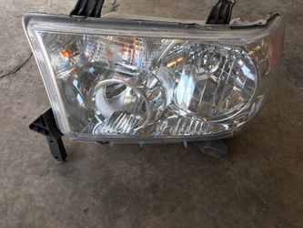 2013 Toyota Tundra Left Headlight