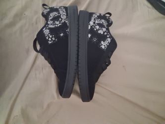 grafiti DC's, vans, beat up air forces
