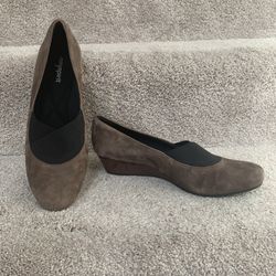 New! Easy spirit brown wedges sz 9