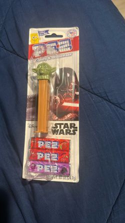 Star Wars Assorted Pez Dispenser w/PEZ Candy Yoda