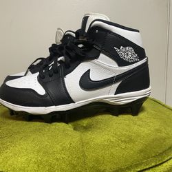 Jordan Men's Baseball Cleats Black White Medium (D, M) US Size 7.5