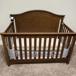 Eddie Bauer Baby Crib