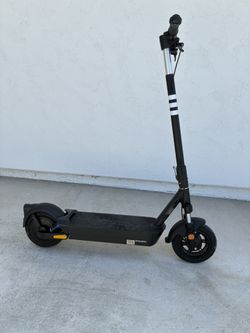 OKAI - Neon Ultra ES40 Dual-Suspension Electric Scooter w/ 43.5 Miles Max Operating Range & 24 mph Max Speed - Black . Has some marks and scratches bu