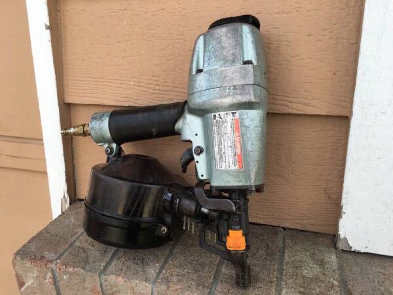 Hitachi NV65AH 21/2Inch Coil Siding Nailer for Sale in Everett, WA