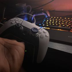 Two Ps5  Controller And Charge Station 