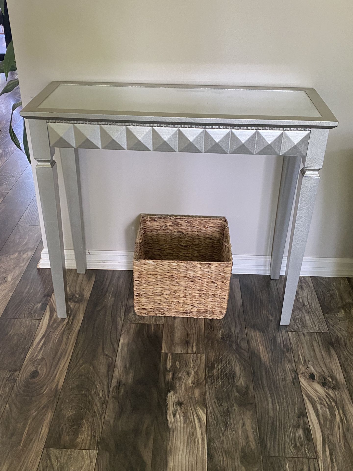 Accent Table