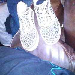 Vans/ skate board shoes for a female... cheeta print("size7")