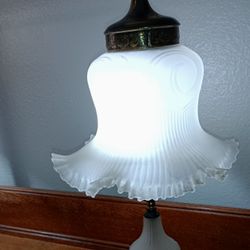 Antique Glass Ruffled Shade Table Lamp 