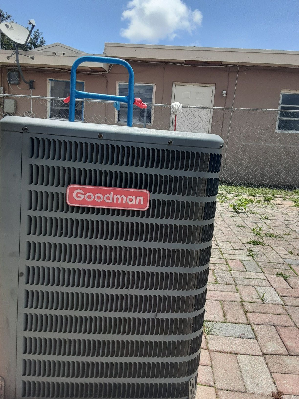 Goodman condenser unit r410 refrigerant in excellent condition