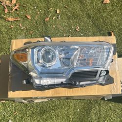 Toyota Tacoma RT Headlamp