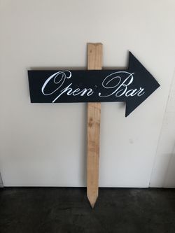 Chalkboard arrows for events/wedding. Easy to repaint with any chalk or h paint. Good condition l