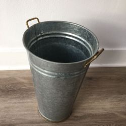 Metal canister / flower / pot / vase