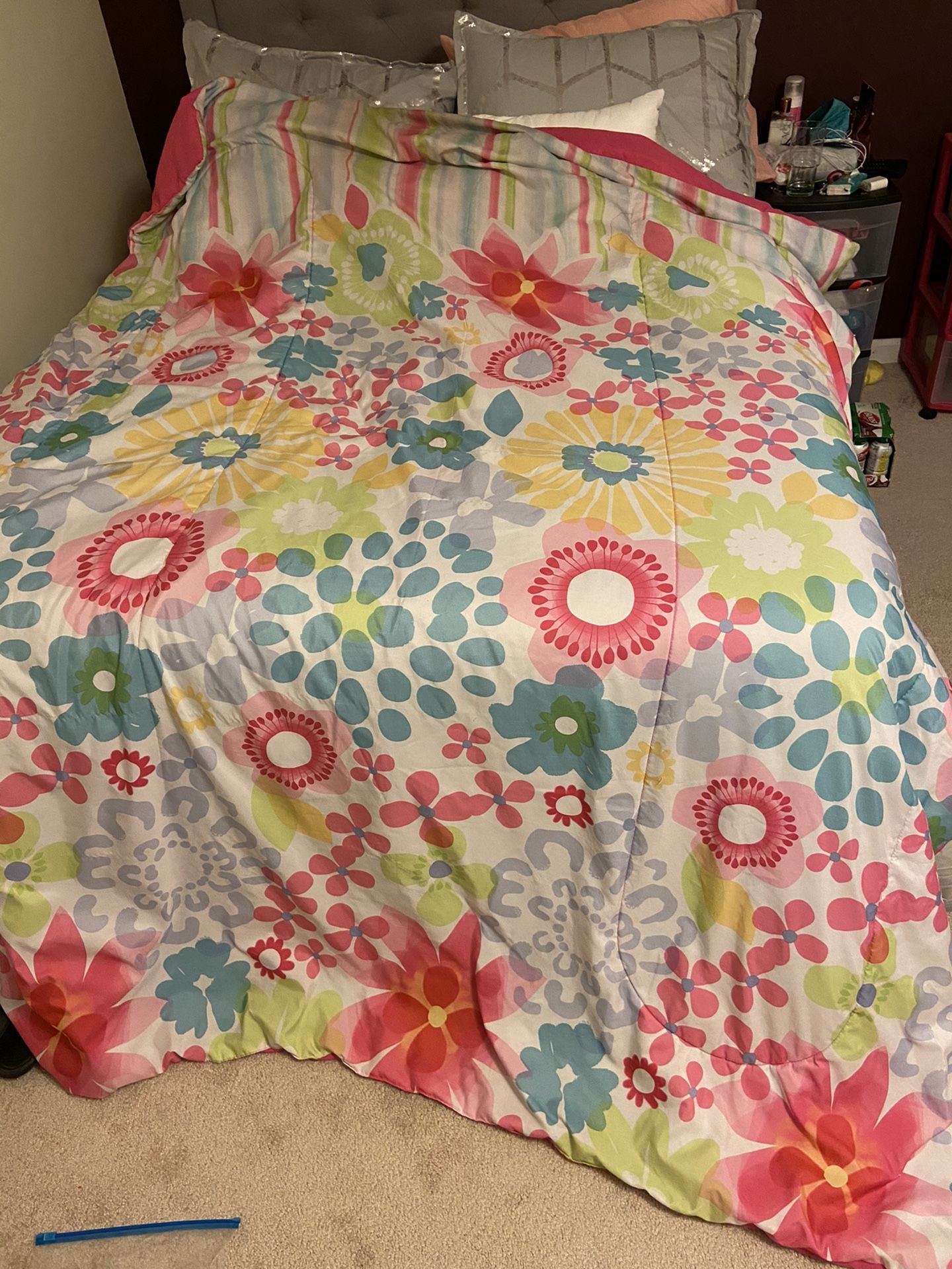 Twin Sheets and Comforter