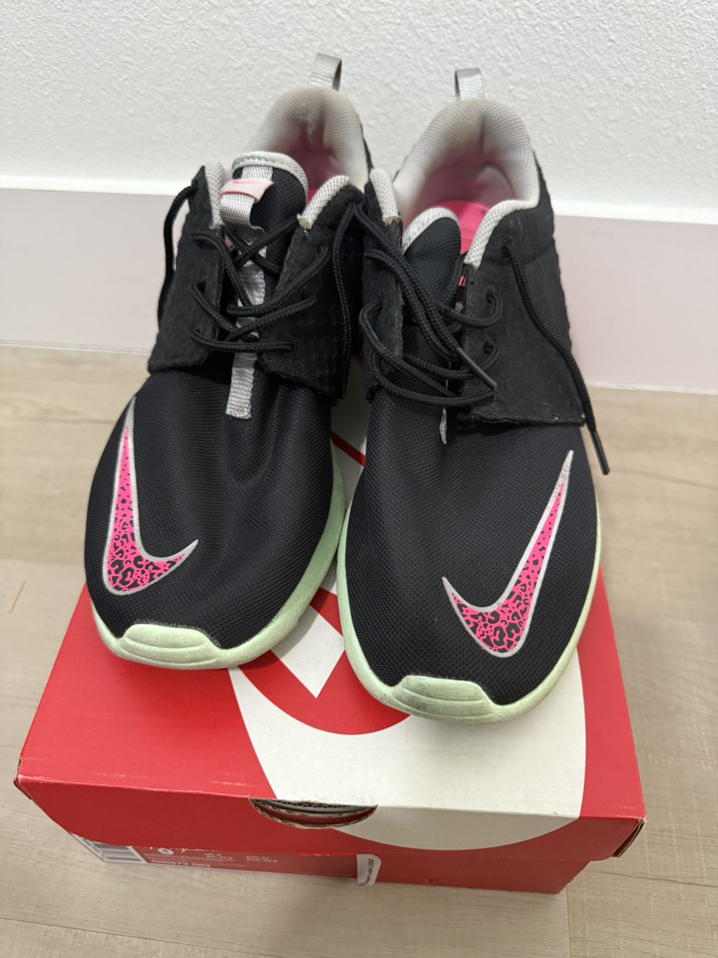 Nike Roshe Run FB Yeezy Pink Mint 2013 Sz 9 display picture 1