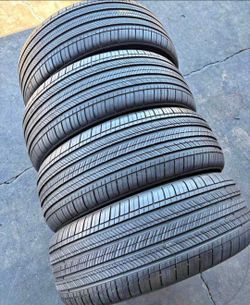 235 45 18 Michelin tires Con 80% de Vida Las 4