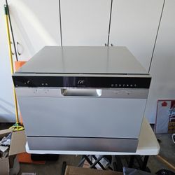 SPT Countertop Dishwasher