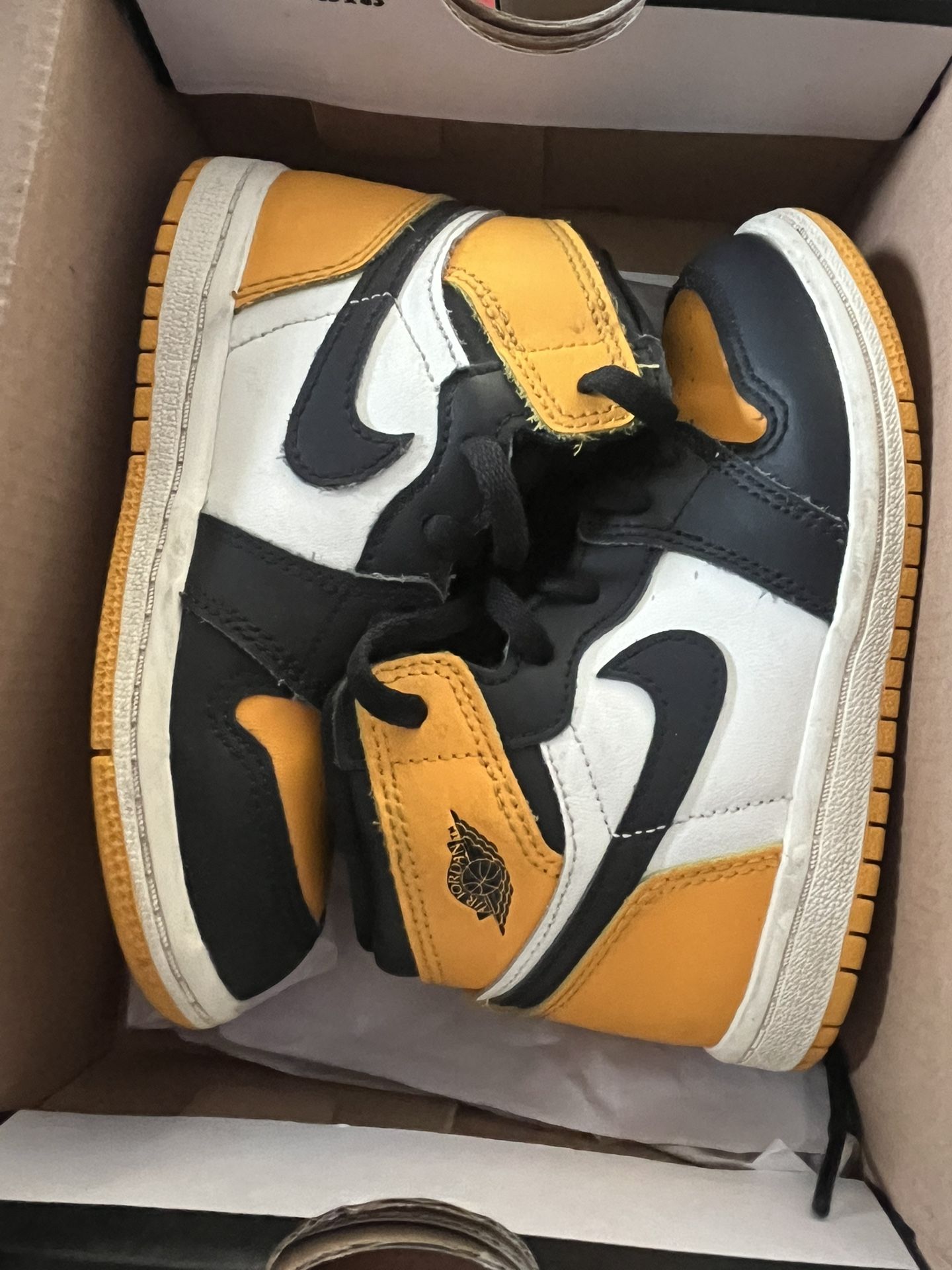 Jordan 1 High OG Taxi Sz 9 Kids
