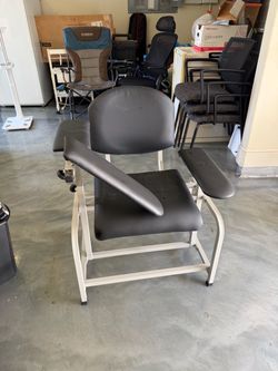 Medical Phlebotomy/Blood Draw Chair | Adjustable Armrests | Excellent Condition