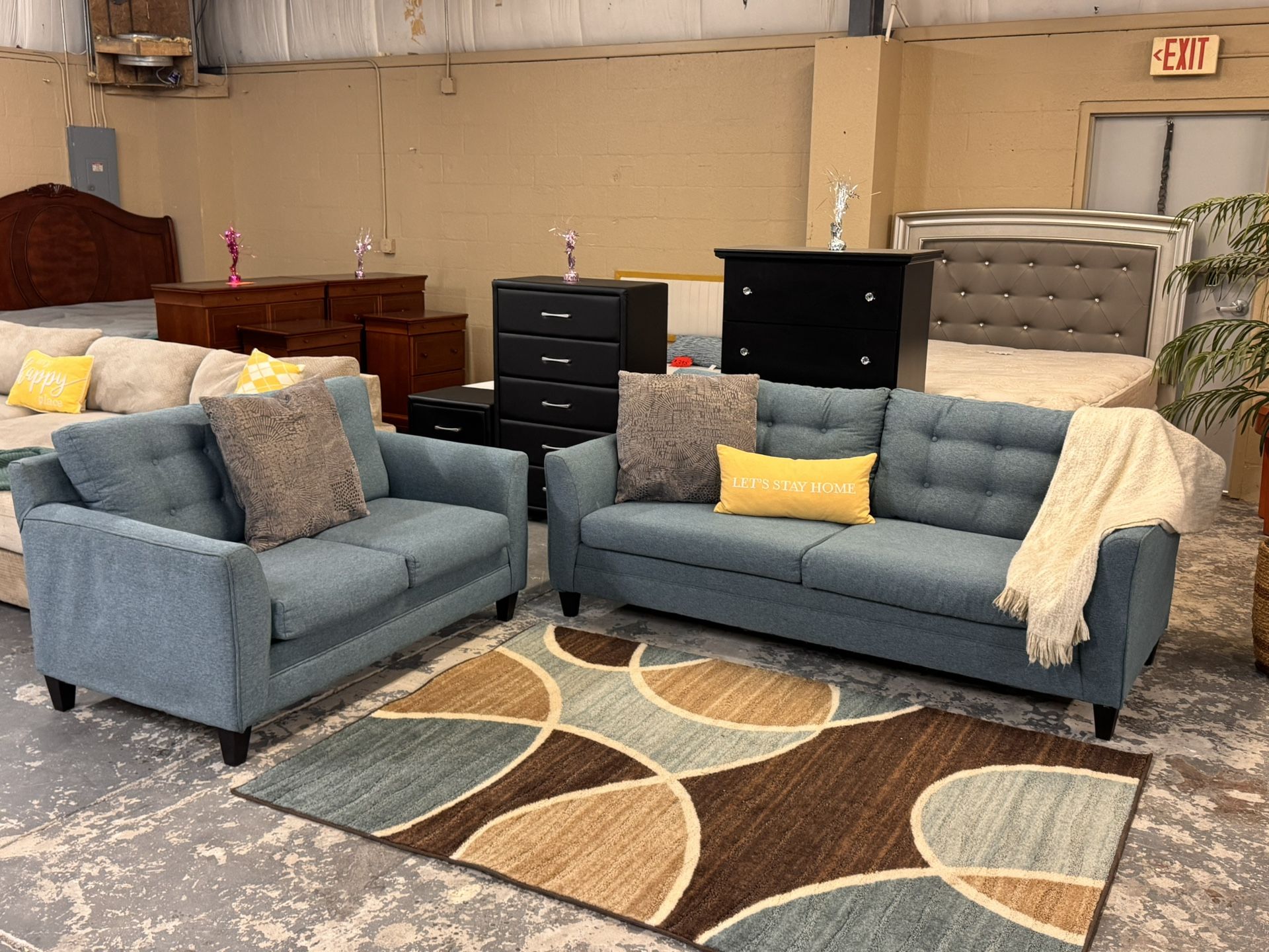 Very Pretty Couch & Loveseat Living Room Set
