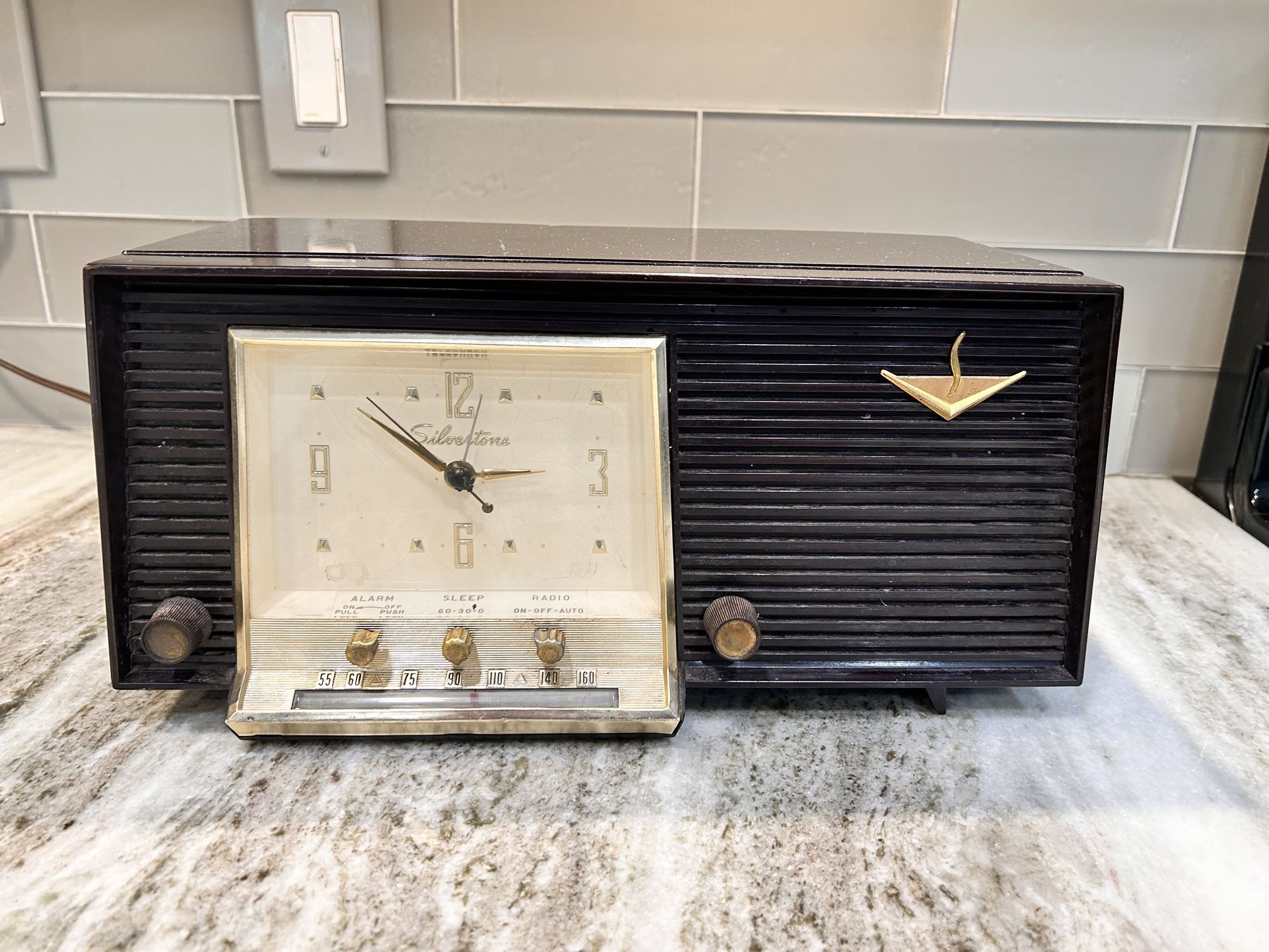 MCM Silvertone Bakelite Sears Alarm Clock Radio 4025