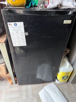 Mini refrigerator