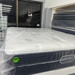 QUEEN SIZE SIMMONS BEAUTYREST SILVER MATTRESS & BOX SPRING BED SET