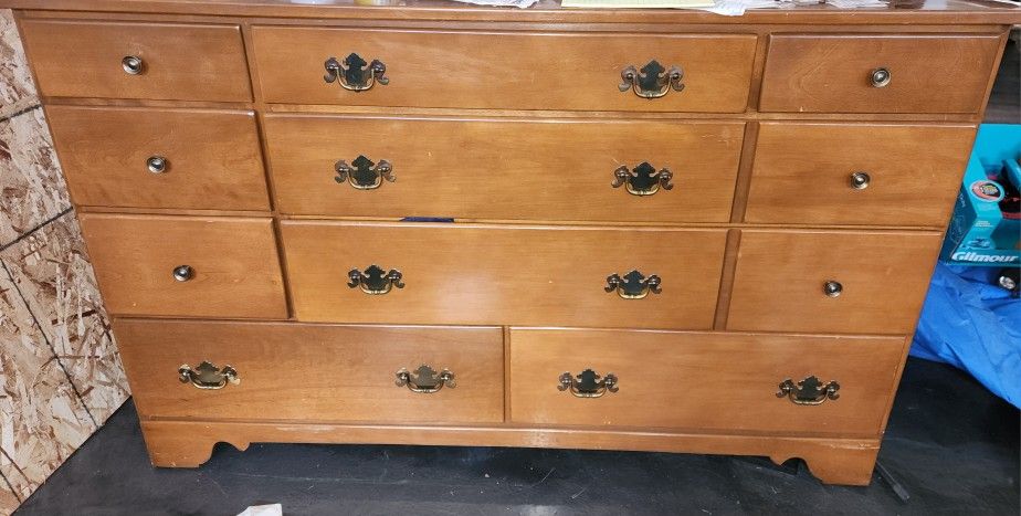 Ethan Allen Antique Heirloom Dresser