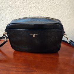 MICHAEL KORS BLACK PURSE 