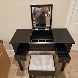 Make-up Vanity 