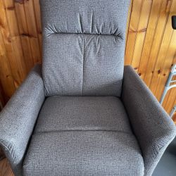 Power Lift Recliner Like New