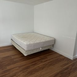 Queen Mattress/frame/ Box Spring 