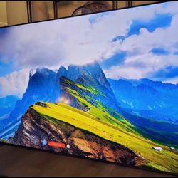80" Samsung Smart Tv 4k Great Condition.  Great Quality Pic No Scratch Come With Remote.  No Legs It Was Mounted 