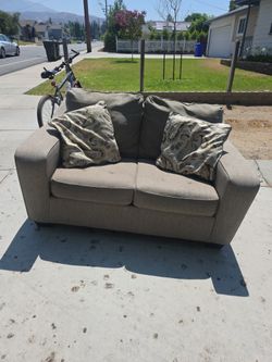 Ashley's Loveseat w/ Pillows