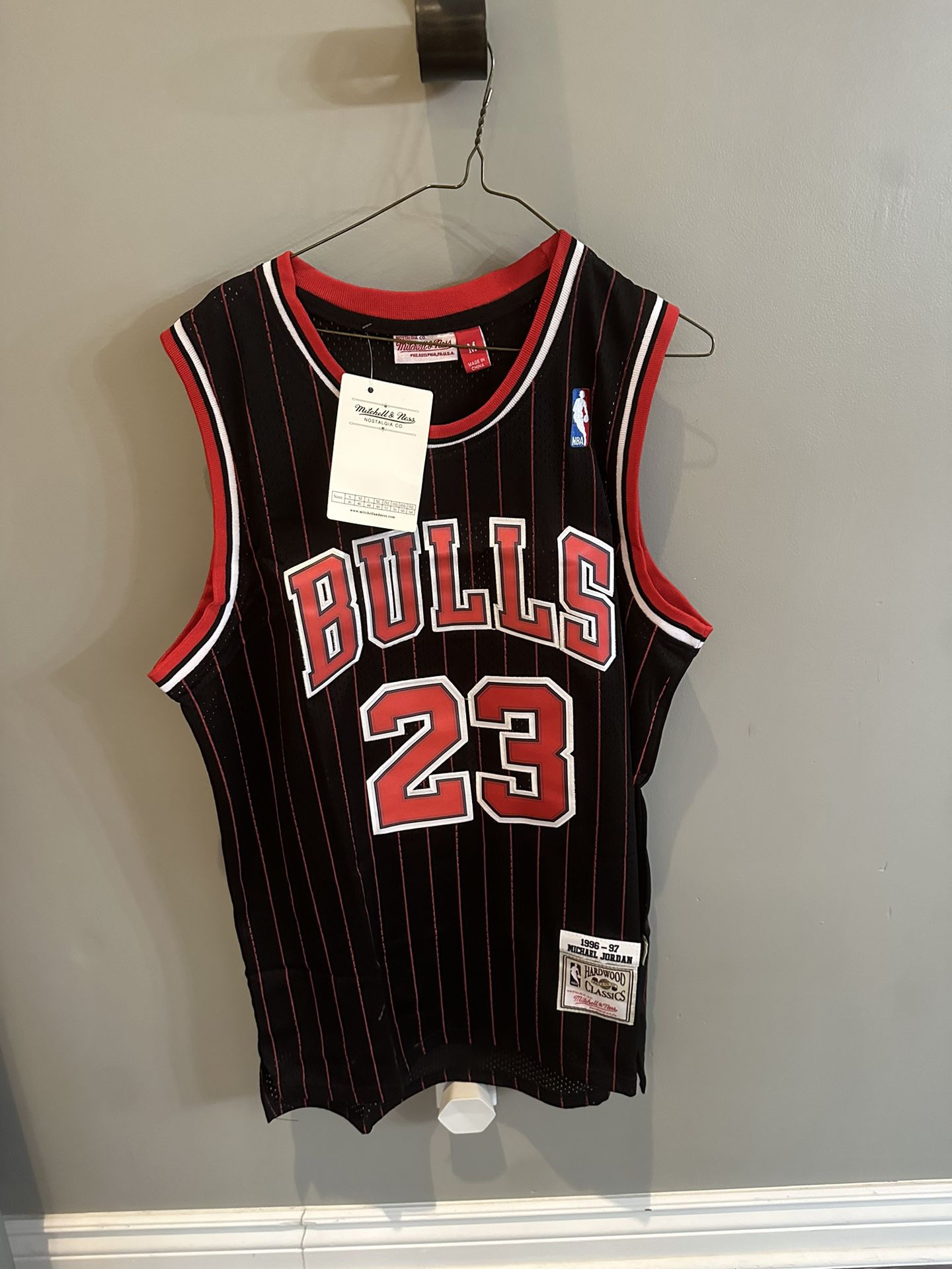 Michael Jordan Pinstripe Jersey(L) for Sale in Rochester, MI - OfferUp