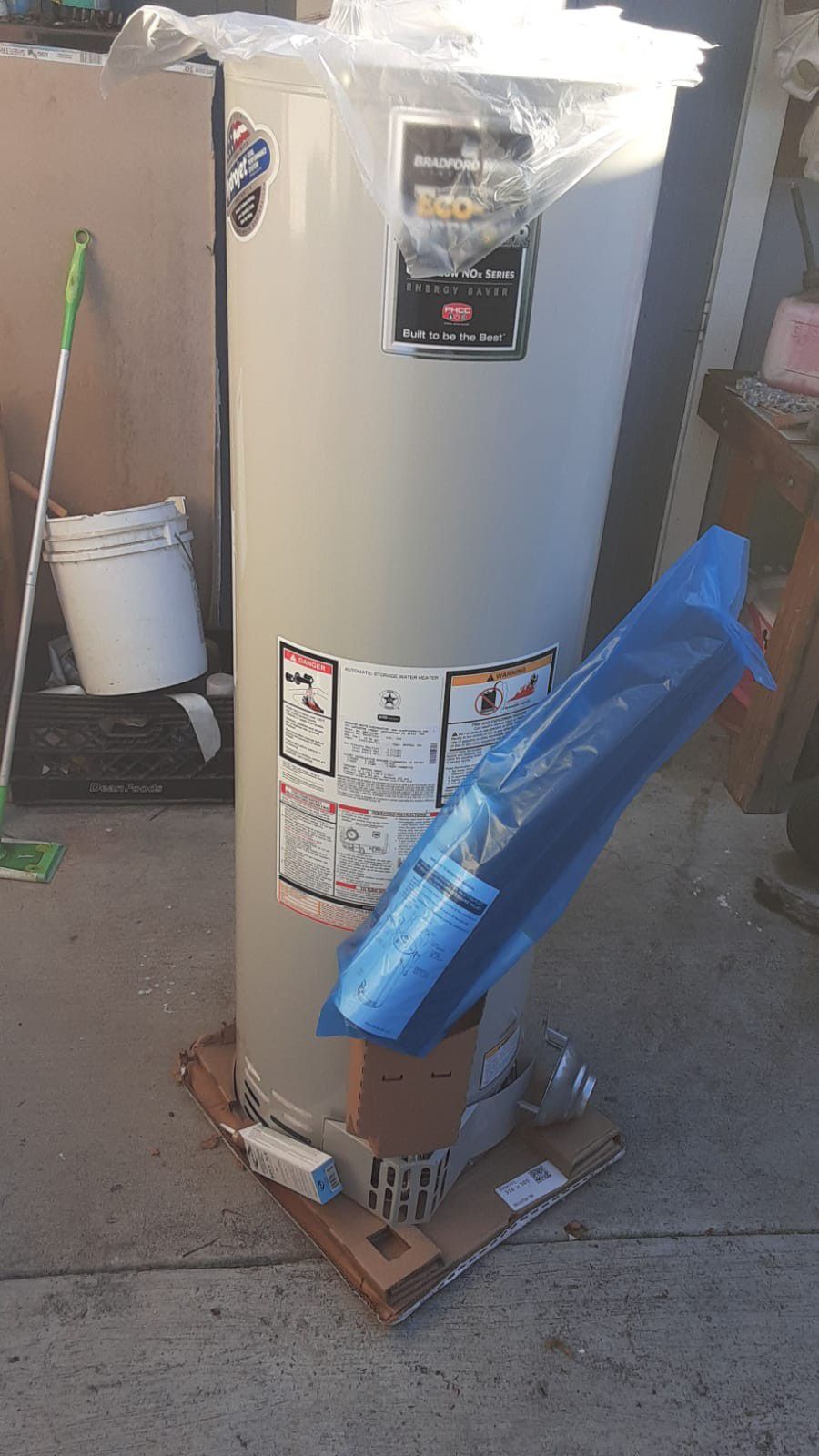 Water Heater 40gal, Brand New in Box (6yr warranty) Will install if needed.