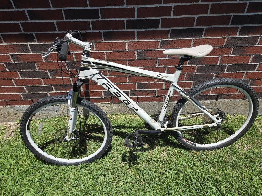 Felt Q720 Mountain Bike
