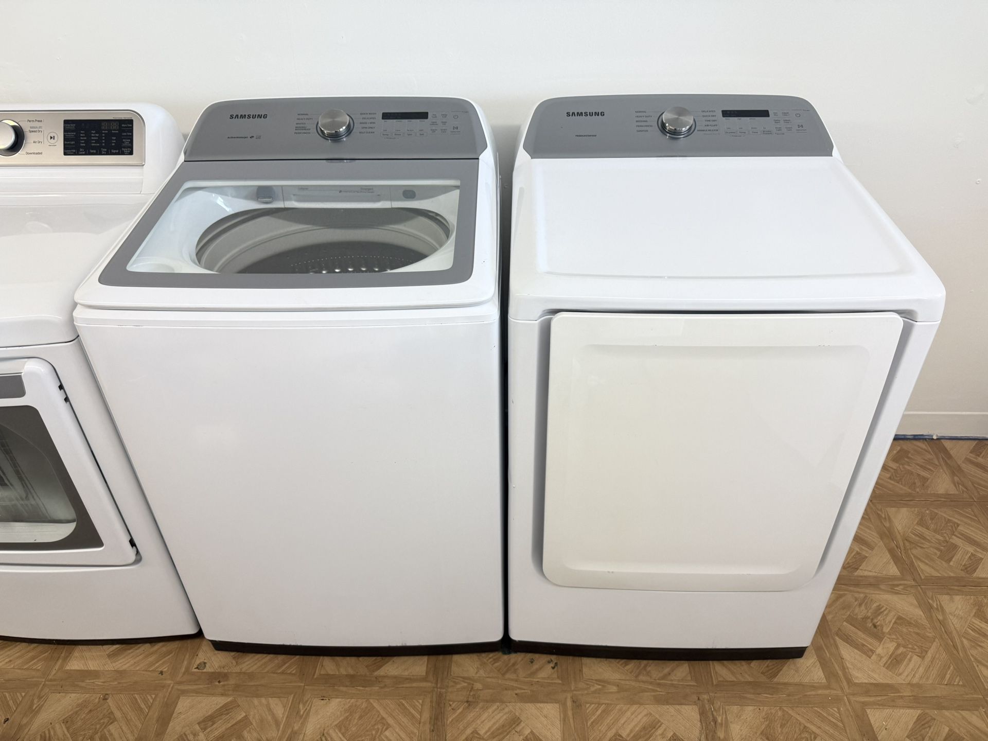 SAMSUNG WASHER AND DRYER SET.