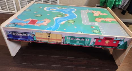 Play table for train/cars w side drawers