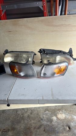 toyota corola Head lights /tail lights