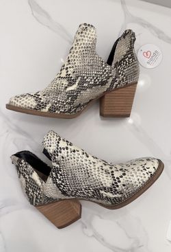 New Blondo Waterproof Leather Boots