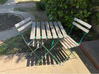 Outdoor table and chair set