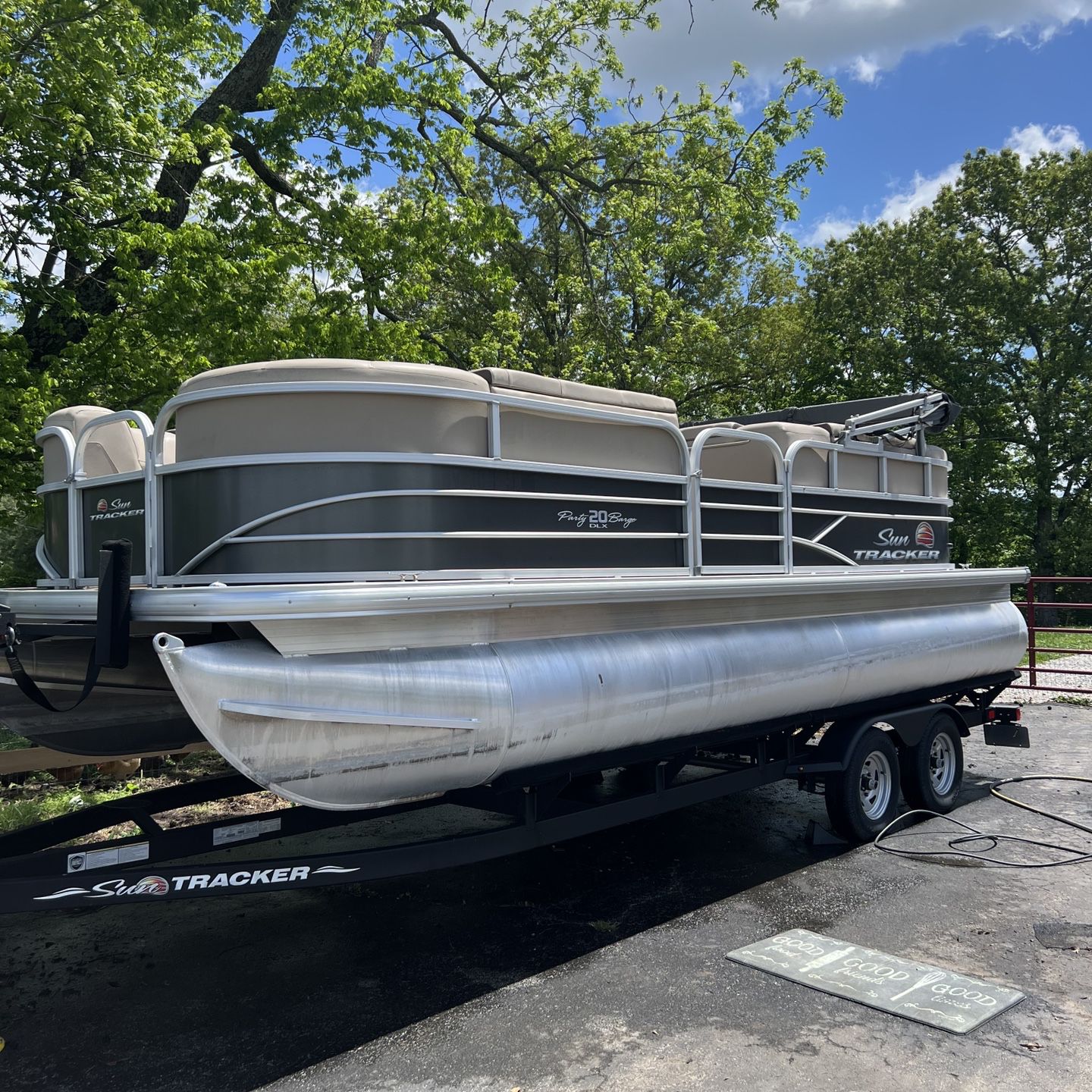 2018 Suntracker Party Barge 20 DLX