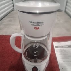 PRICE REDUCTION GREAT DEAL "MR COFFEE" SMART BREW COFFEE MAKER. NEW COFFEE MAKER MAKES 6 CUPS. GREAT PURCHASE FOR THE PRICE!!!