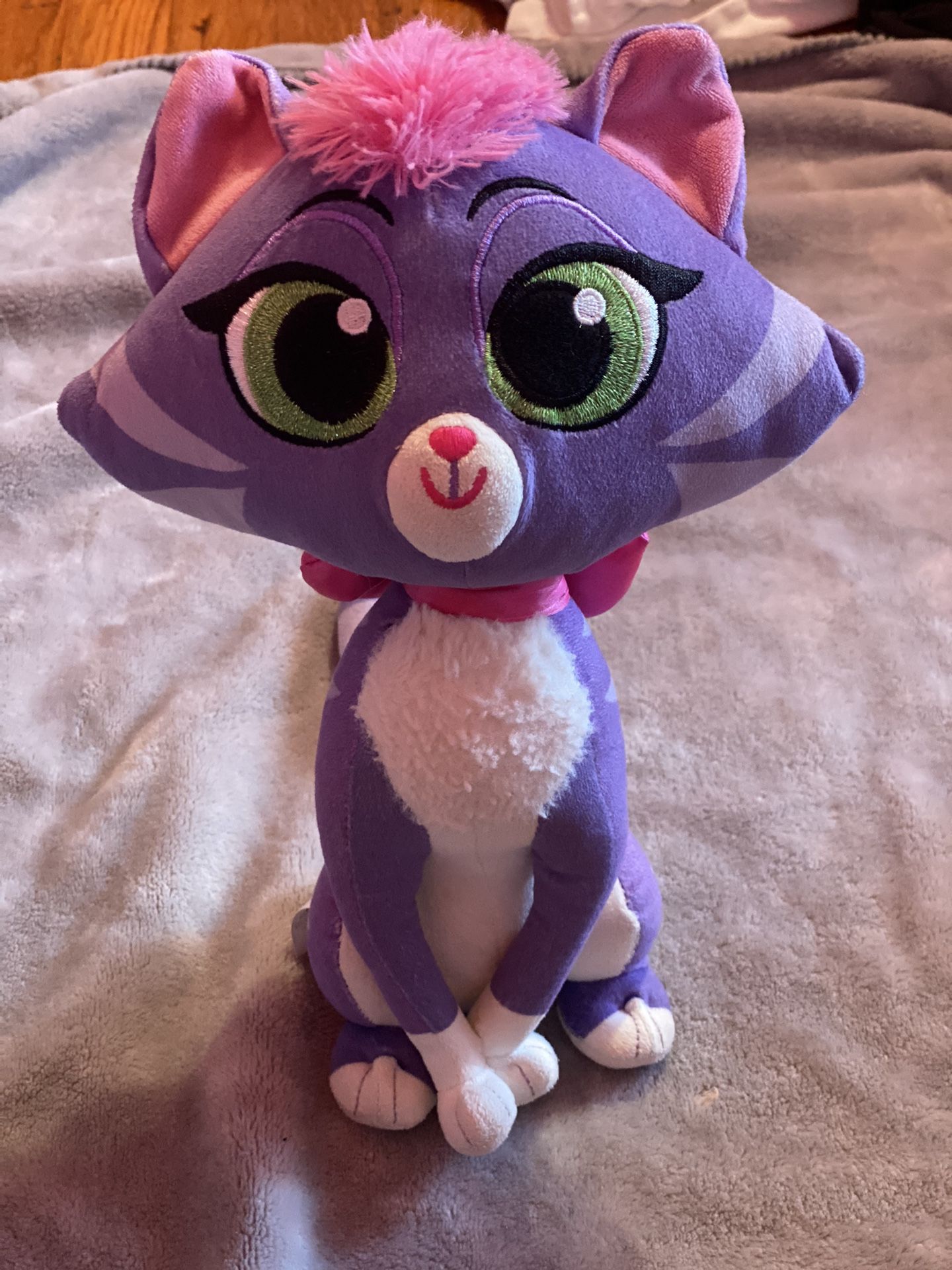 Disney Hissy the cat 12 in plush stuffed animal from puppy dog pals purple
