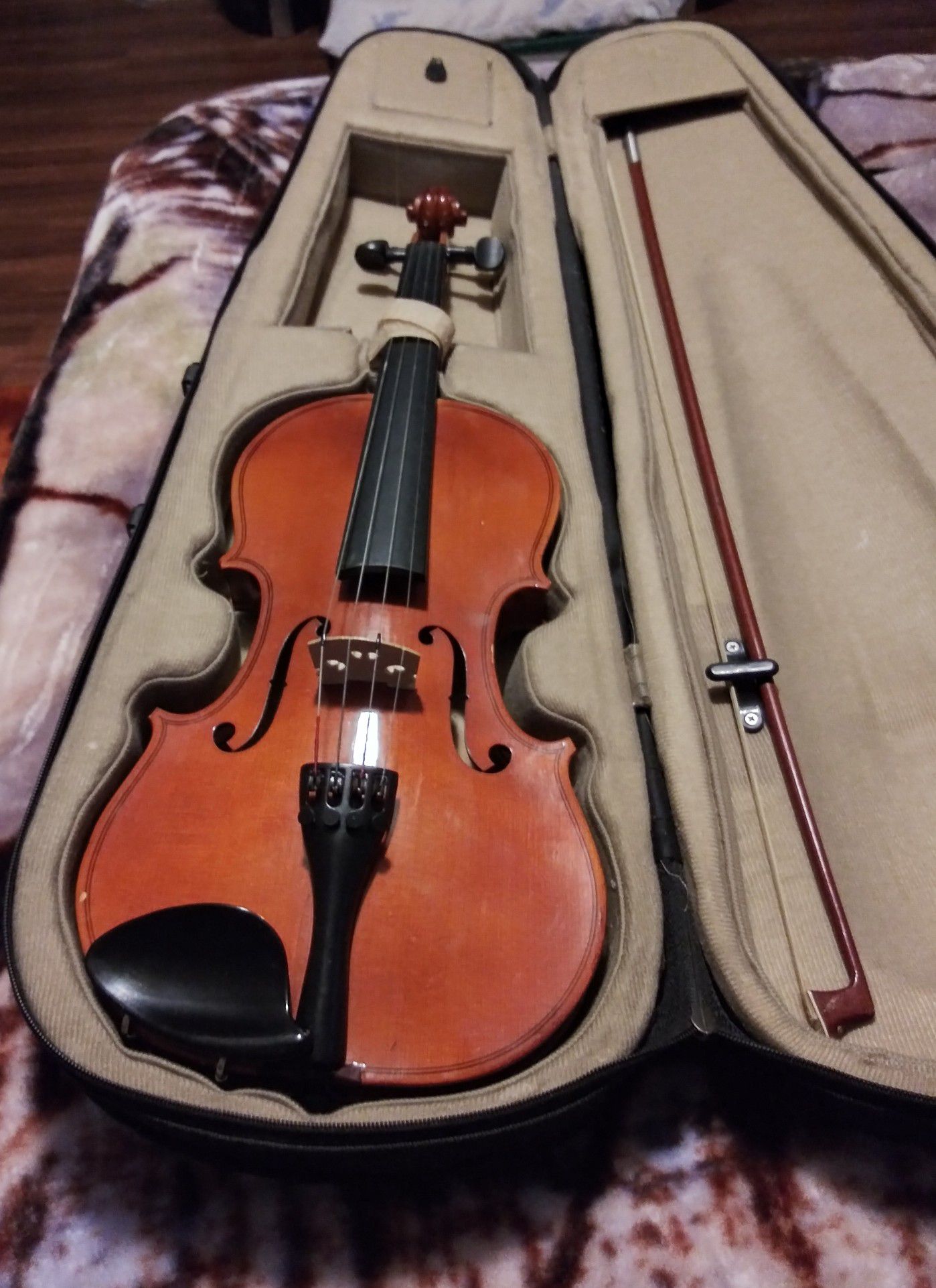 Violin ( Belmone )