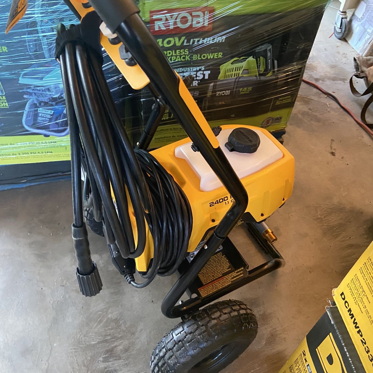 DEWALT 2400 PSI GPM Cold Water Electric Pressure Washer DWPW2400 The