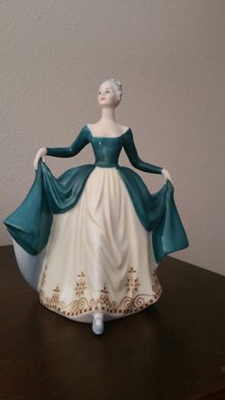 Royal Doulton Figurine Regal Lady