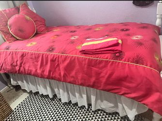 Twin Size Comforter Set